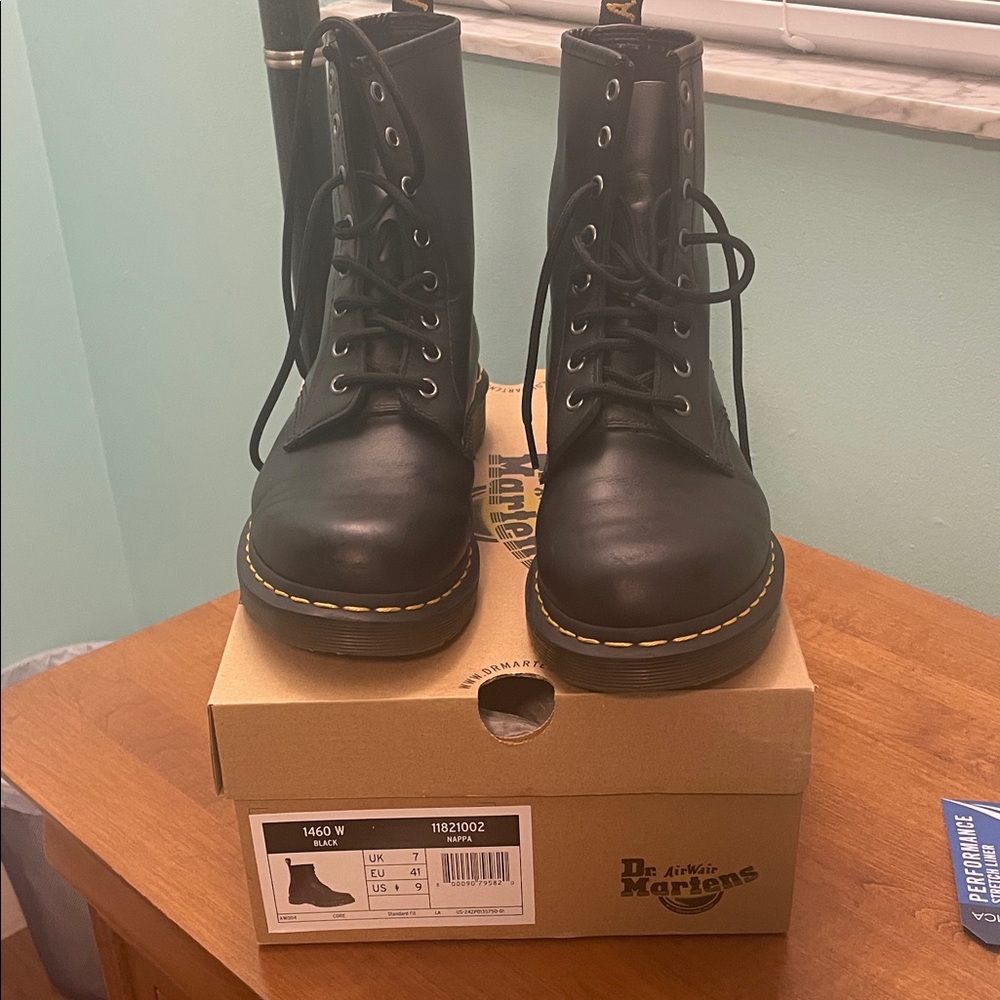 Dr. Martens air wair black lace boot size 9